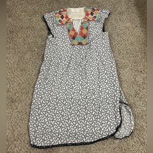 THML Anthropologie Black Embroidered Cheyenne Shift Dress Sz M Boho Aztec V Neck